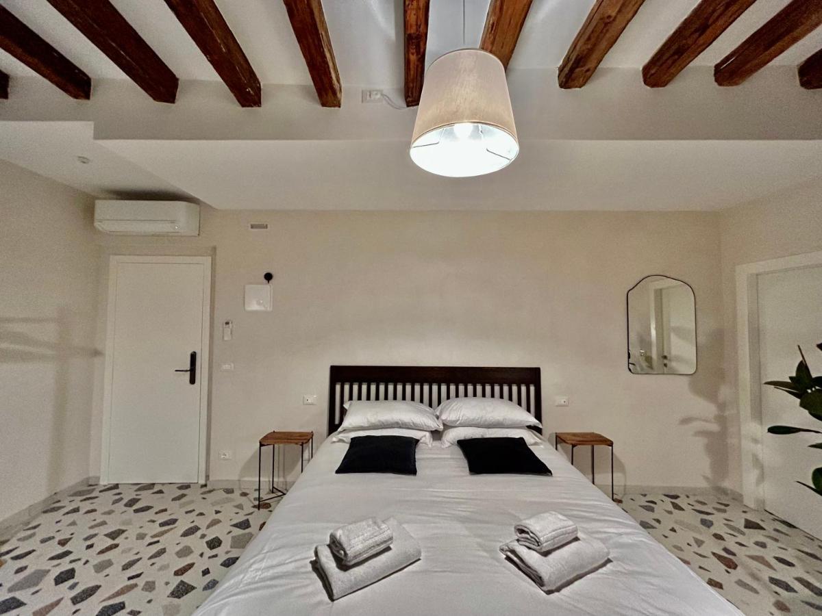 Farini Suites Wi-Fi Венеция Экстерьер фото