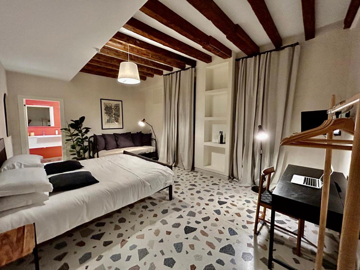Farini Suites Wi-Fi Венеция Экстерьер фото