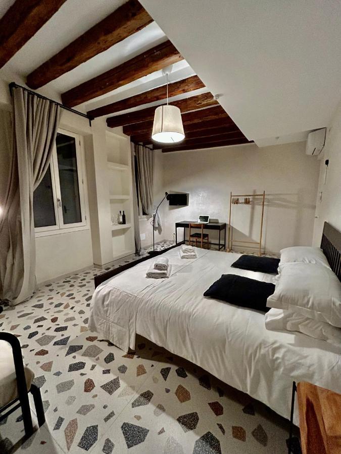Farini Suites Wi-Fi Венеция Экстерьер фото