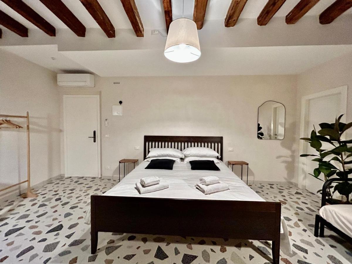 Farini Suites Wi-Fi Венеция Экстерьер фото
