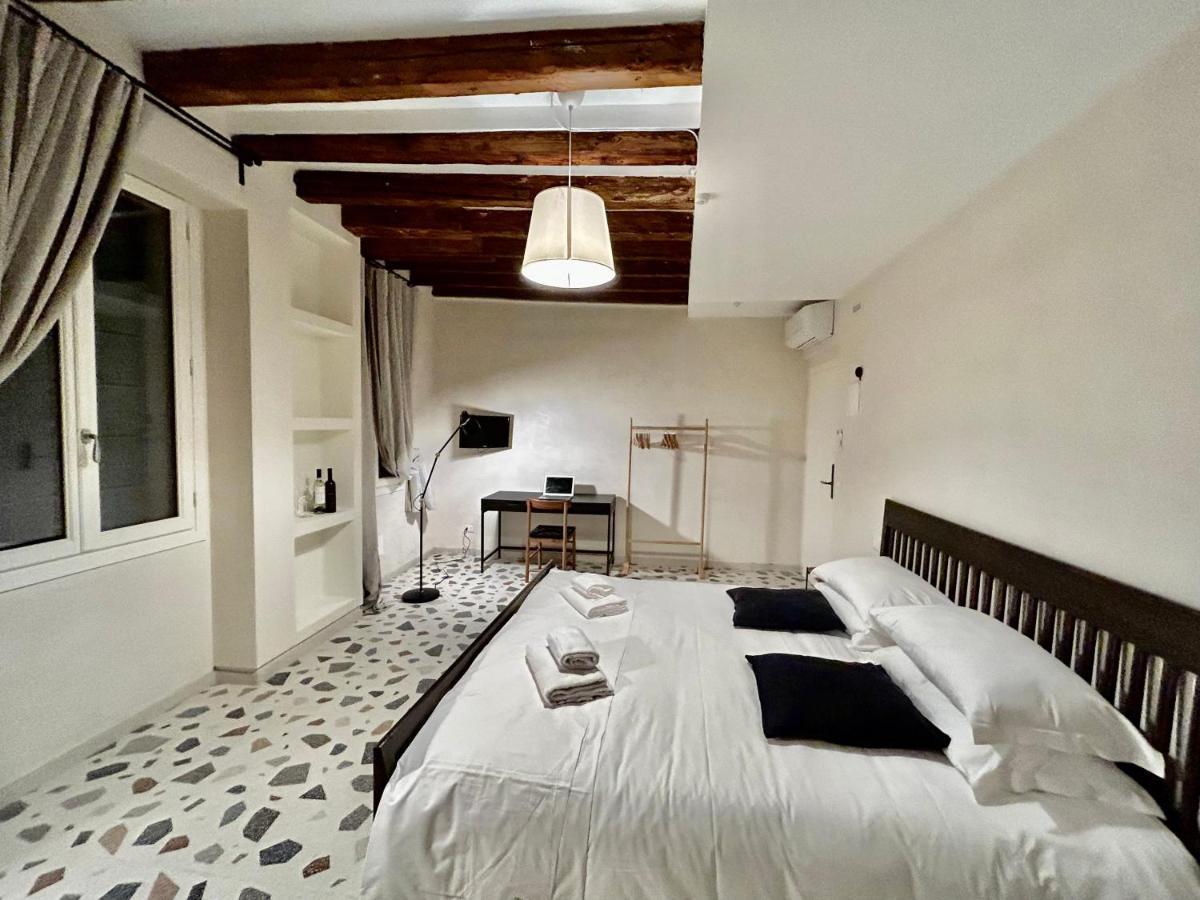 Farini Suites Wi-Fi Венеция Экстерьер фото
