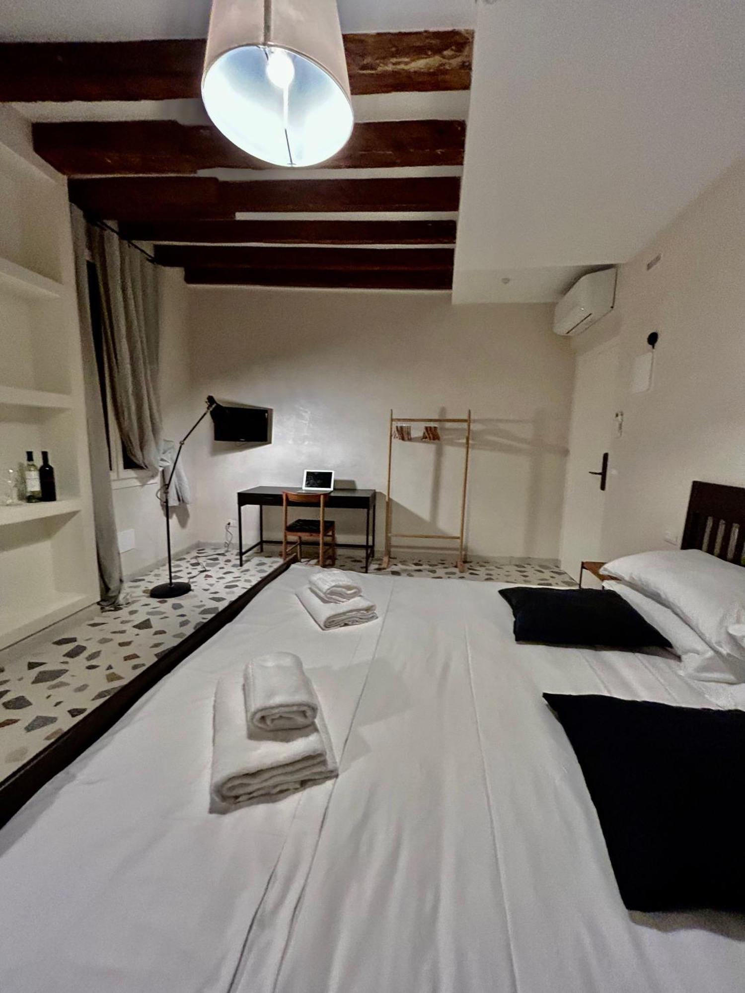 Farini Suites Wi-Fi Венеция Экстерьер фото