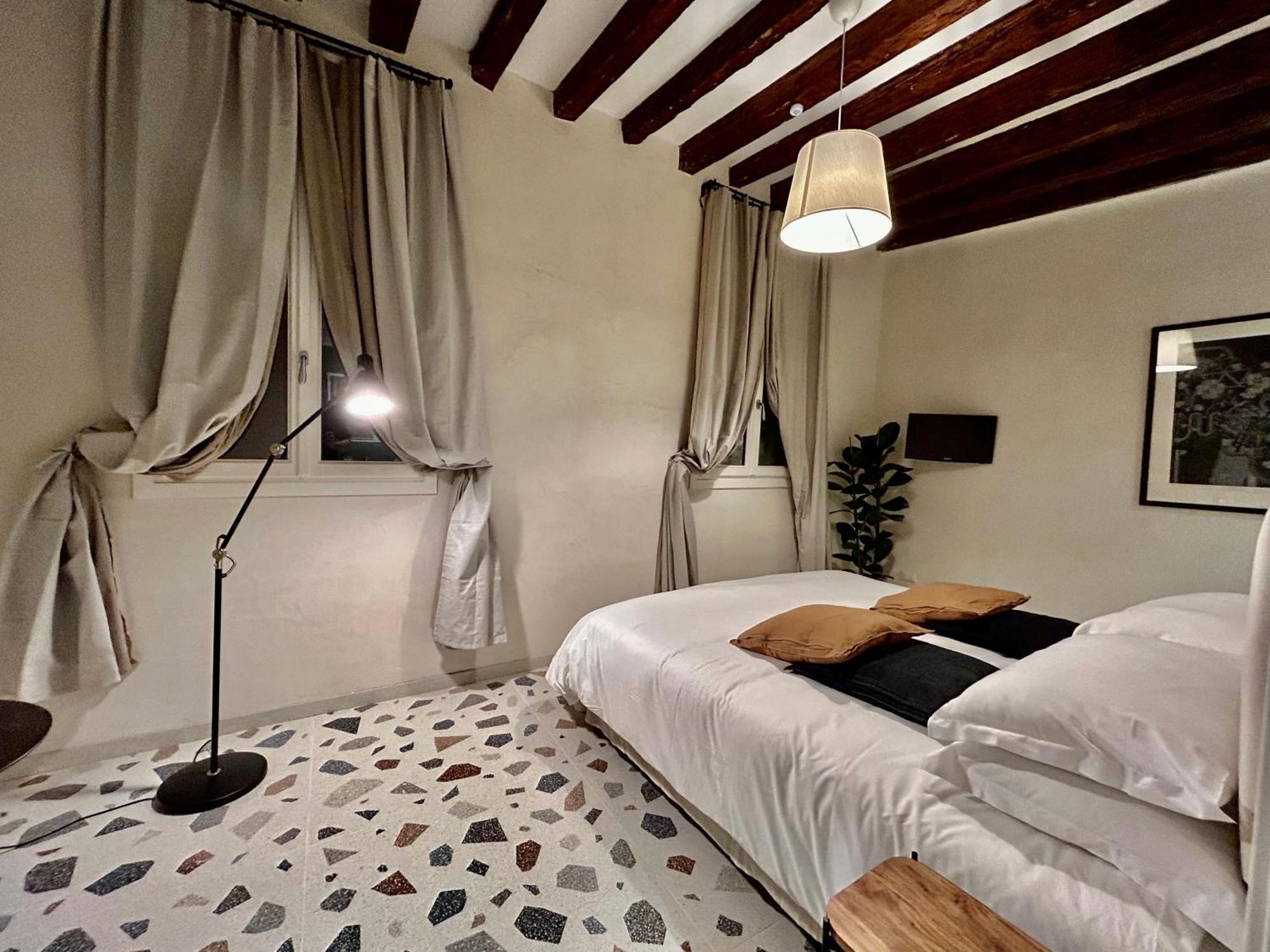 Farini Suites Wi-Fi Венеция Экстерьер фото